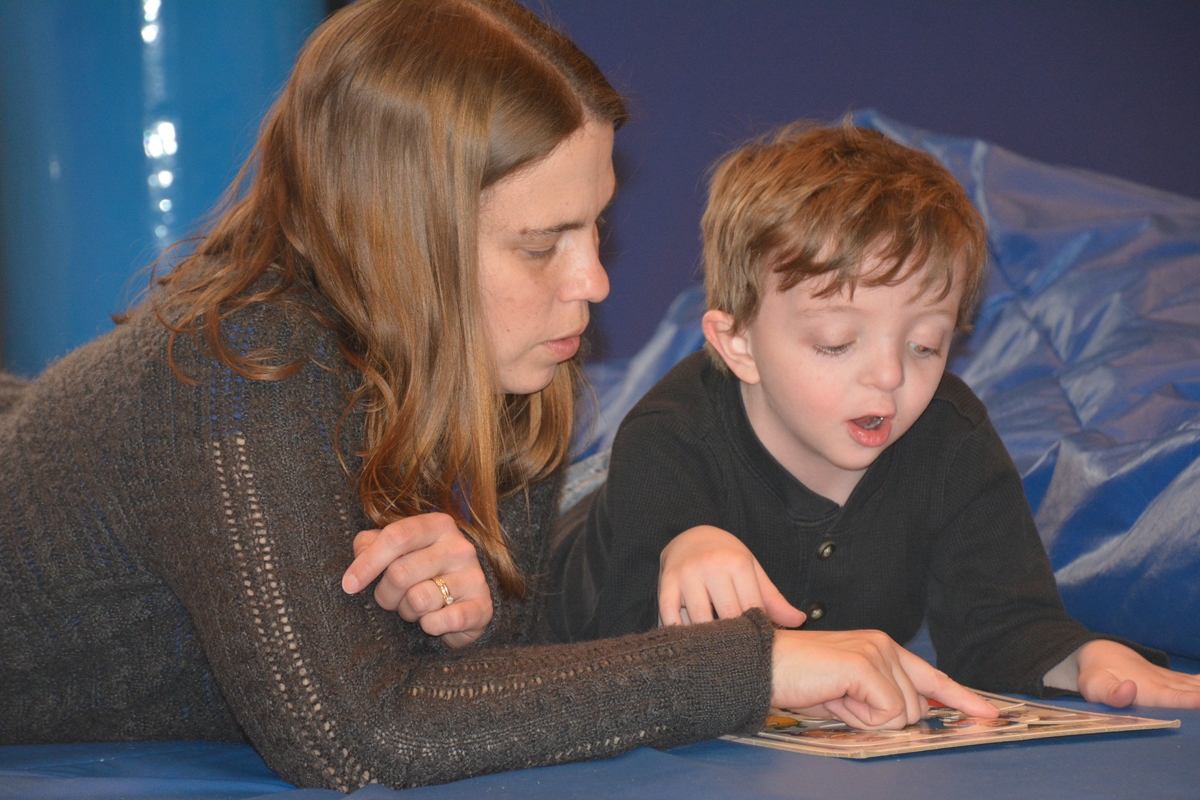 two kids reading