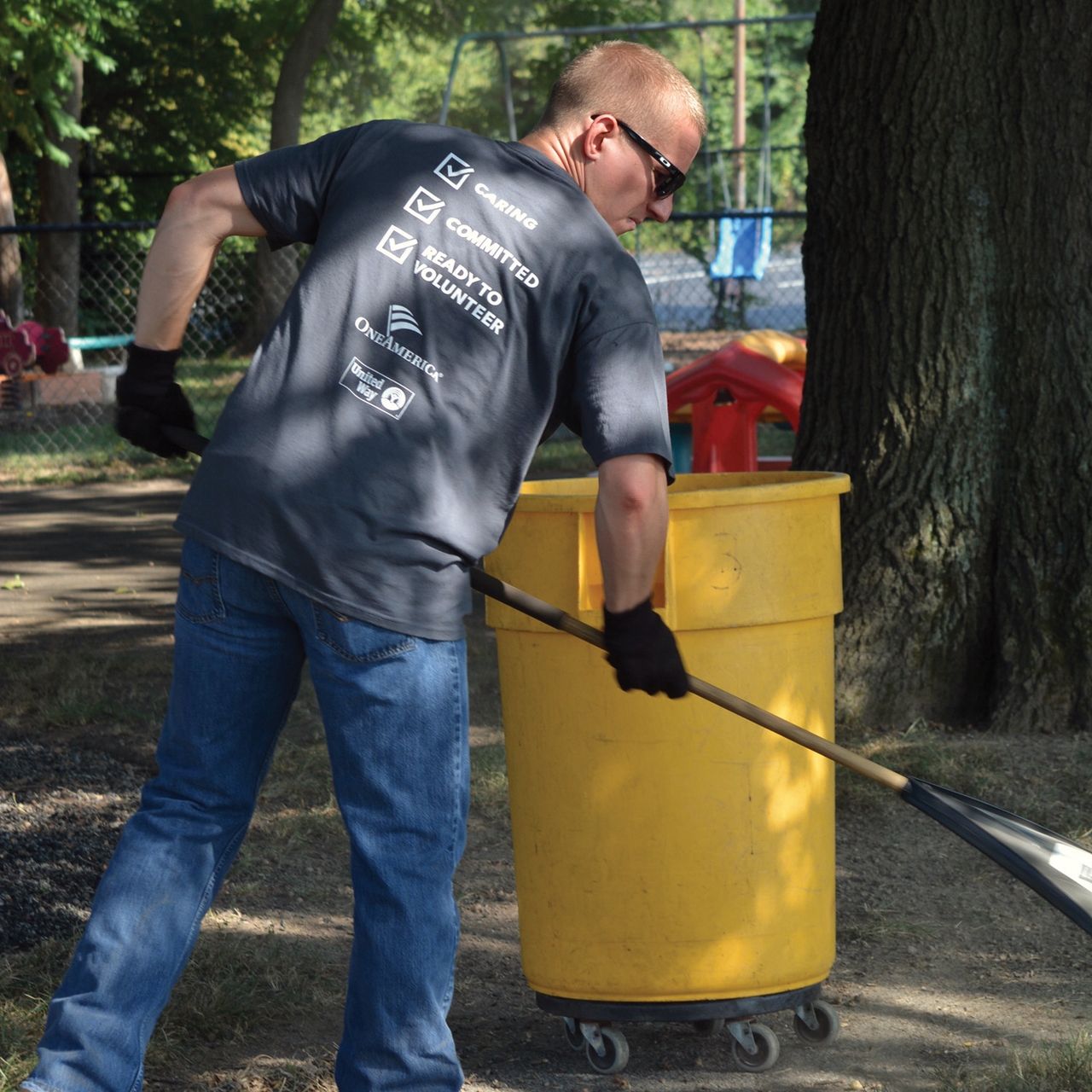 Volunteer raking leaves